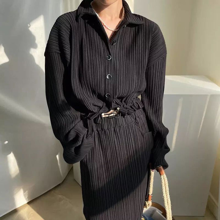 Dame langærmet skjortekjole med justerbart design og elegant struktureret stof Skovae