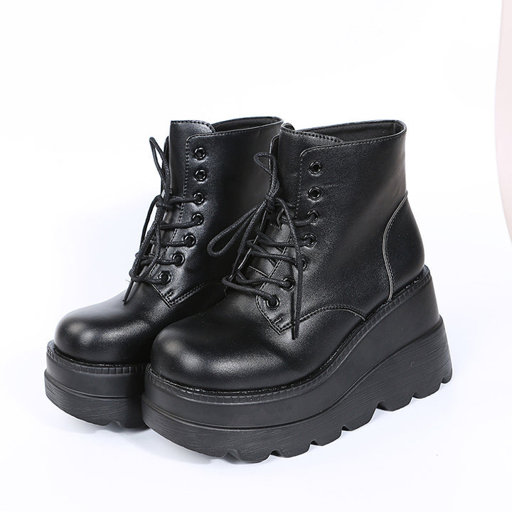 Damer høje platform støvler med blank overflade og robust såleprofil Stilla