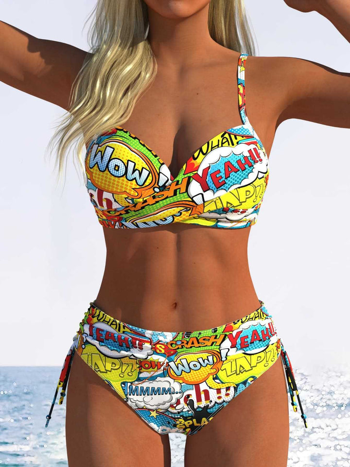 Dame bikini-sæt med legesyg comic-print og justerbare sidesnore Skovae