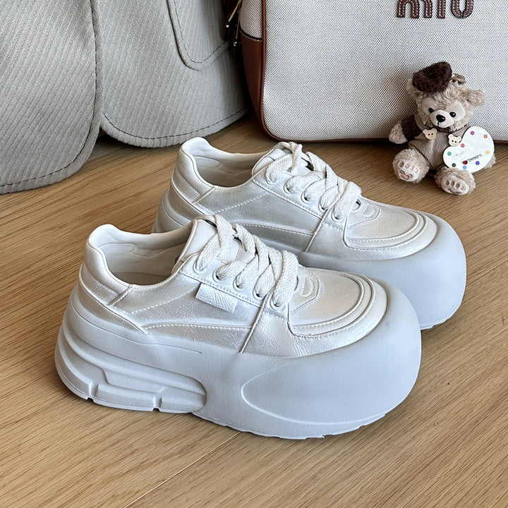 Femme Chunky Platform Sneakers med retro-silhouette Stilla