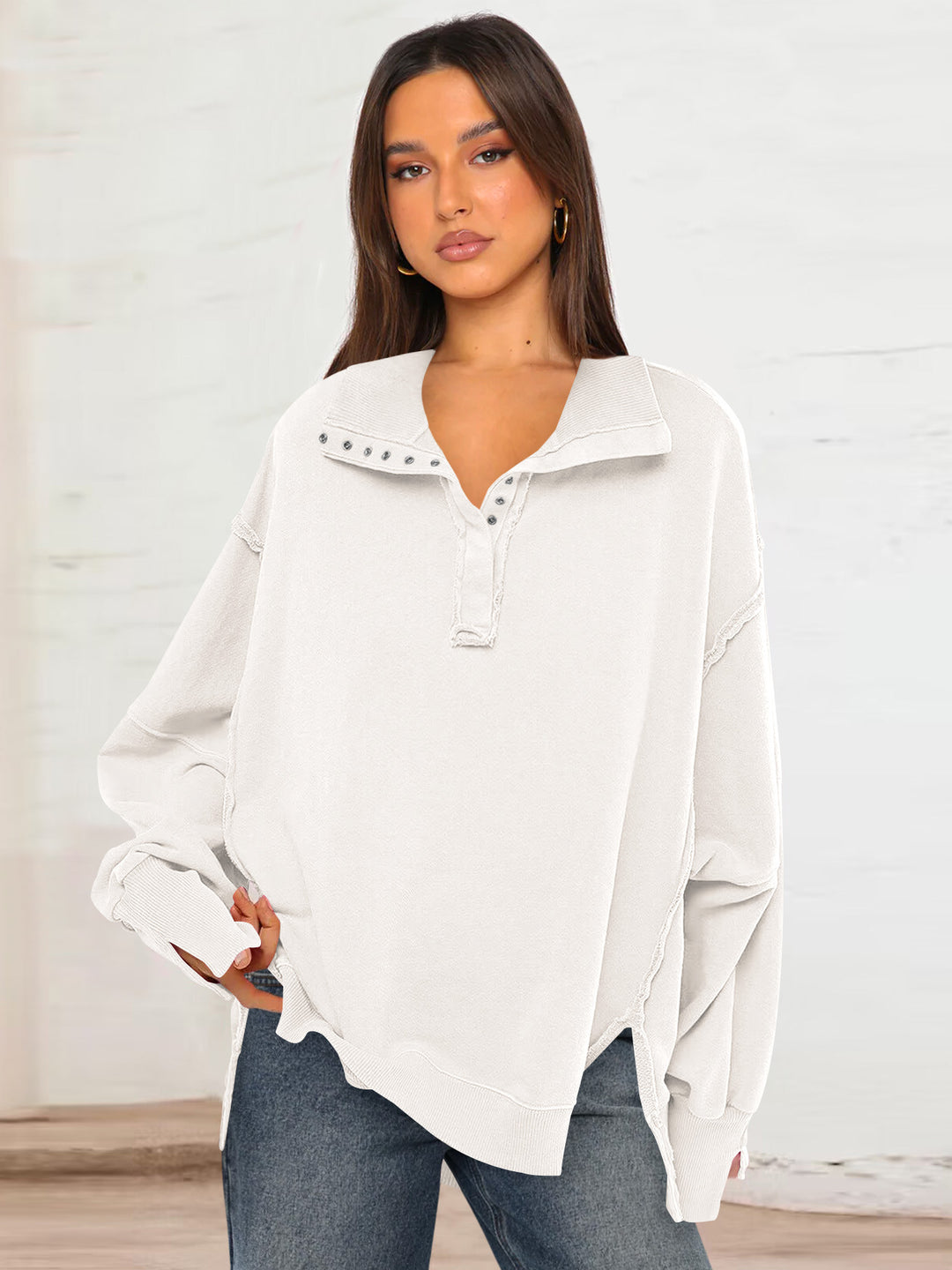 Dame afslappet oversized pullover med knaplukning og ufuldendte sømme Stilla