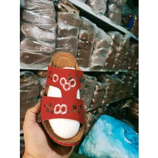 Dame Clogs med floralt broderi design og komfortabelt fodseng Stilla