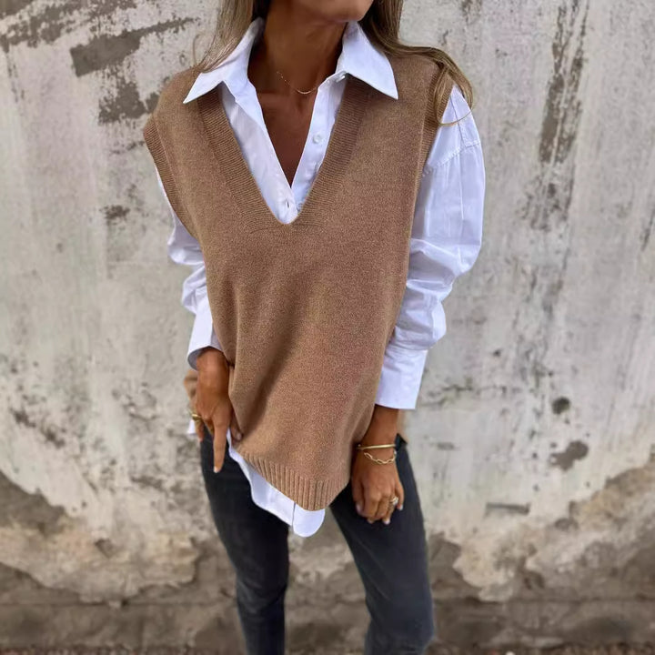 Dames elegant strikvest med V-hals og fine rib detaljer Stilla