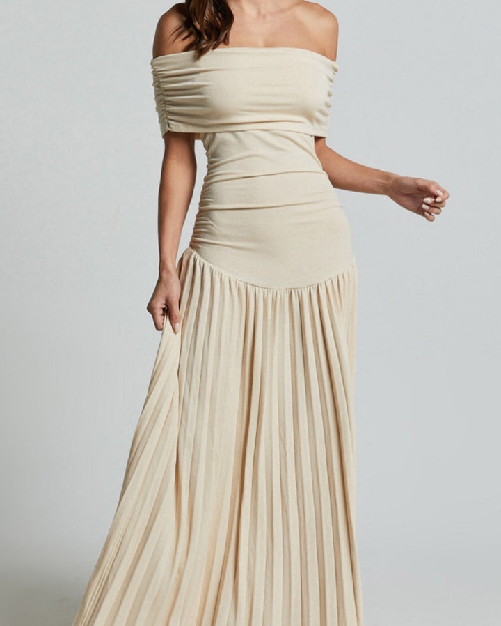 Dame Elegant Maxikjole med Off-Shoulder-Rynkning og plisseret Skørt Stilla