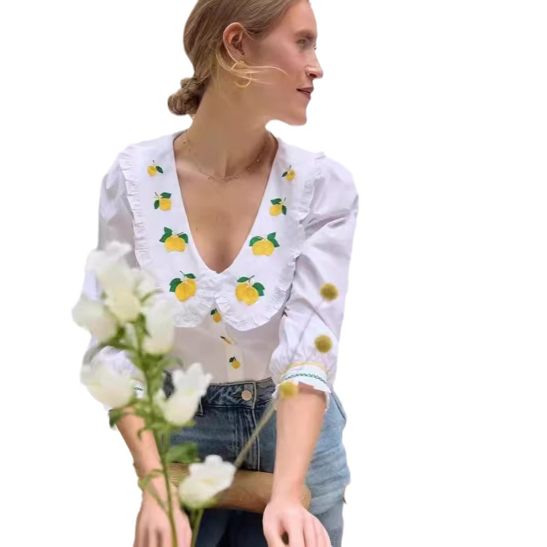 Damebluse med unikt citrondesign og romantisk rynket kant Stilla