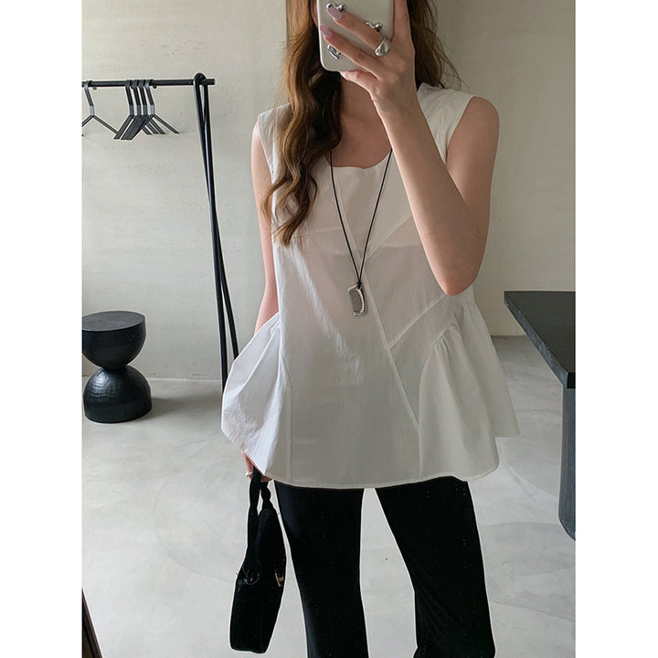 Damebluse med flæse og moderne indpakningsdesign Stilla