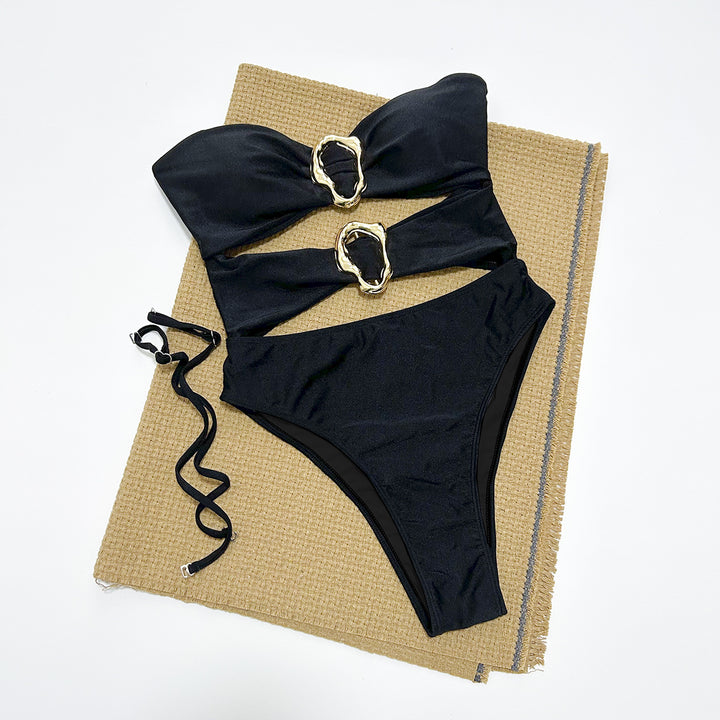 Dame bikini-sæt med elegant design og smykkedetaljer Stilla