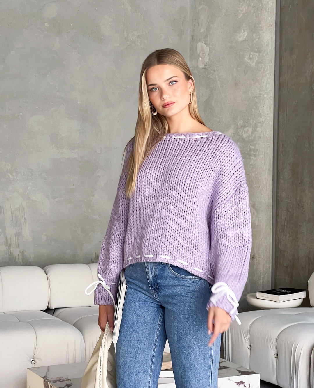 Kvindernes afslappede strikket sweater med åbne skuldre og snøre detaljer Stilla