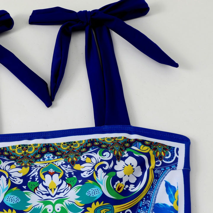 Dame ét par badebukser med elegant halterdesign og matchende pareo Stilla