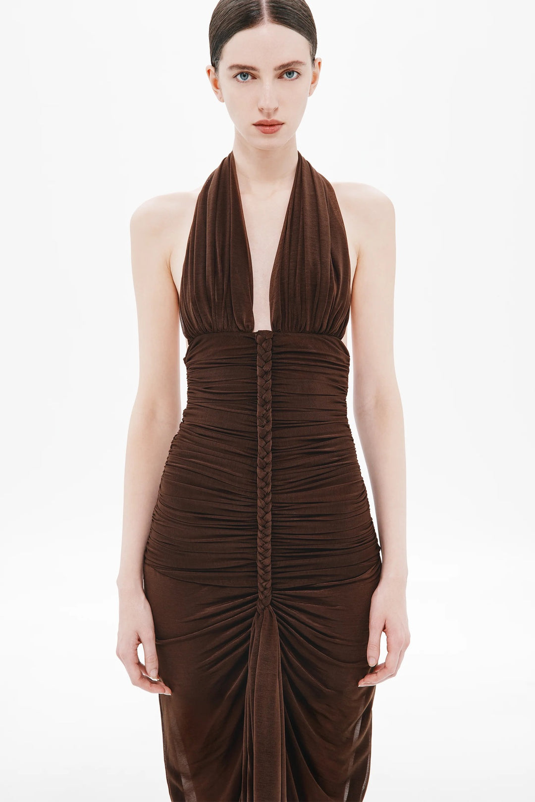 Dame elegant strapless aftenkjole med raffineret drapering og dyb udskæring Skovae