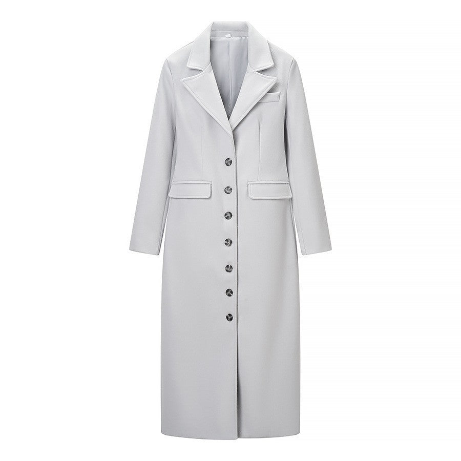 Kvinders elegante trenchcoat i minimalistisk design med praktiske lommer Stilla