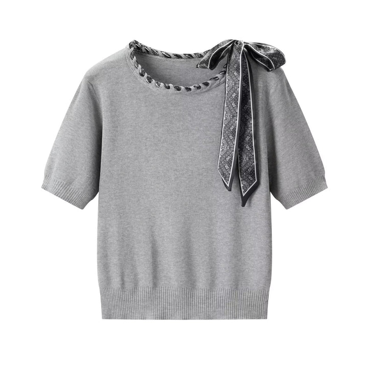 Dame kortærmet pullover med dekorativt halsbånd og stilfuldt sløjfedetail Skovae