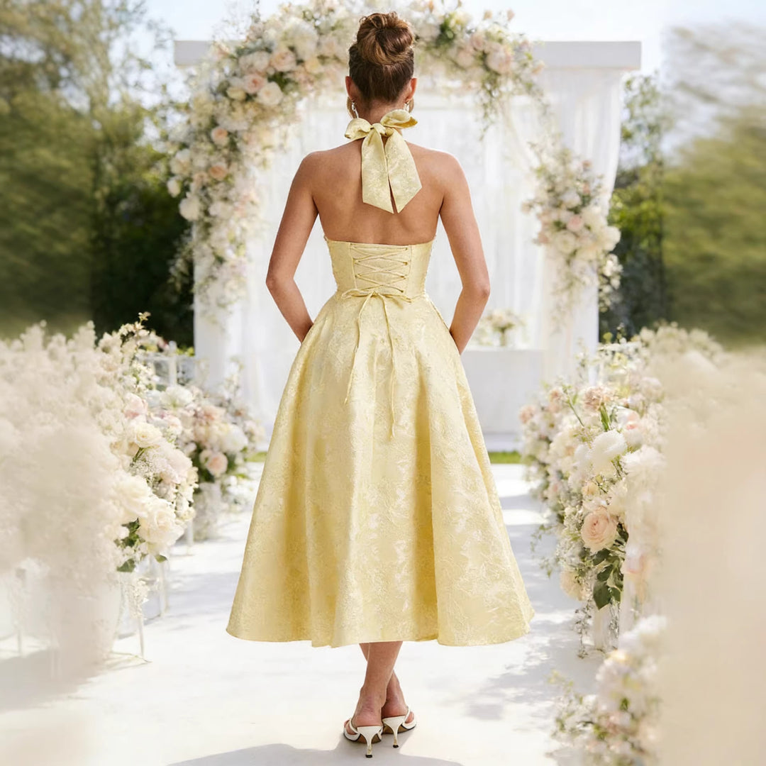 Dame elegant kjole midi med halterneck og detaljeret blonderarbejde Skovae