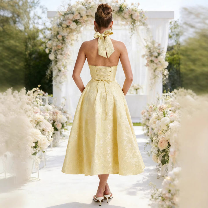 Dame elegant kjole midi med halterneck og detaljeret blonderarbejde Skovae