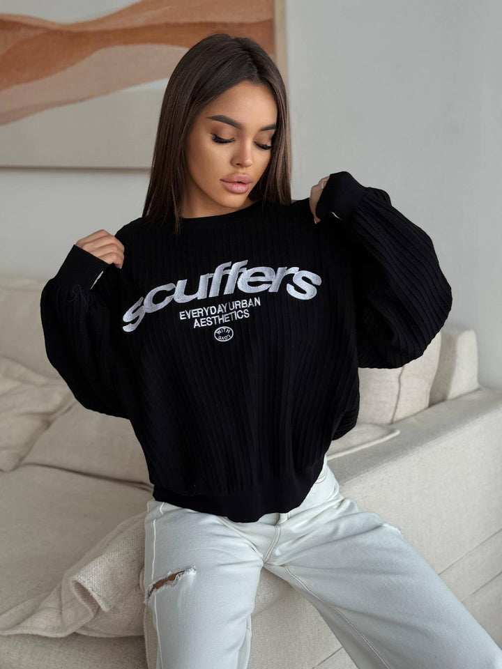 Kvinders sweatshirt med stilfuld skrift og trendy ribbet tekstur Stilla