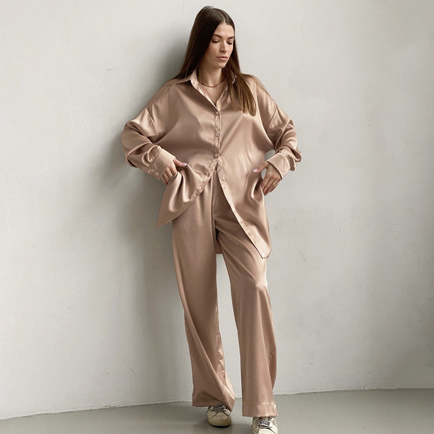 Dame Satin Pyjamasæt med elegant snit og afslappede detaljer Stilla
