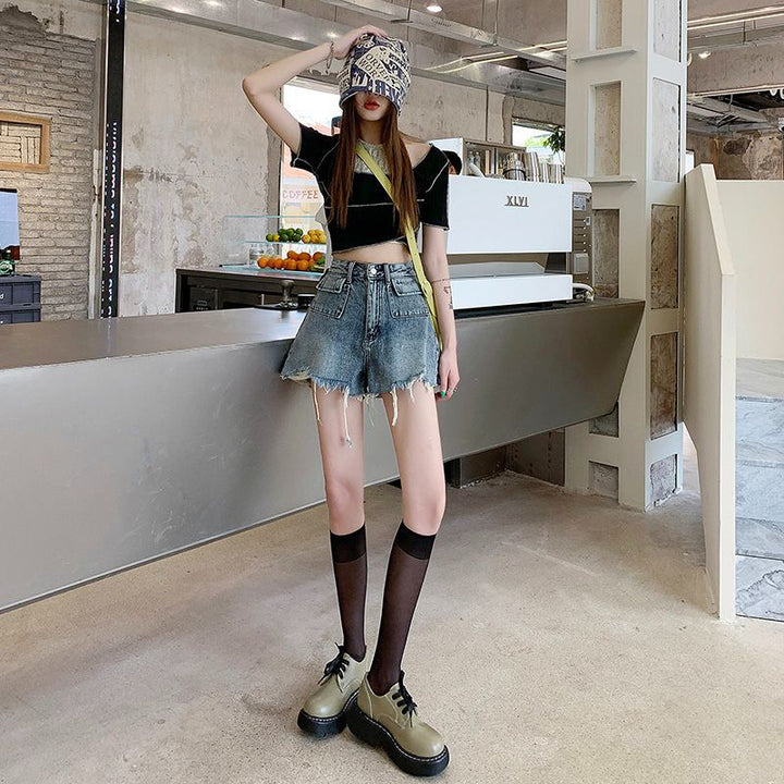 Dame denim shorts medrevet kanter og unikt broderi detalje Skovae