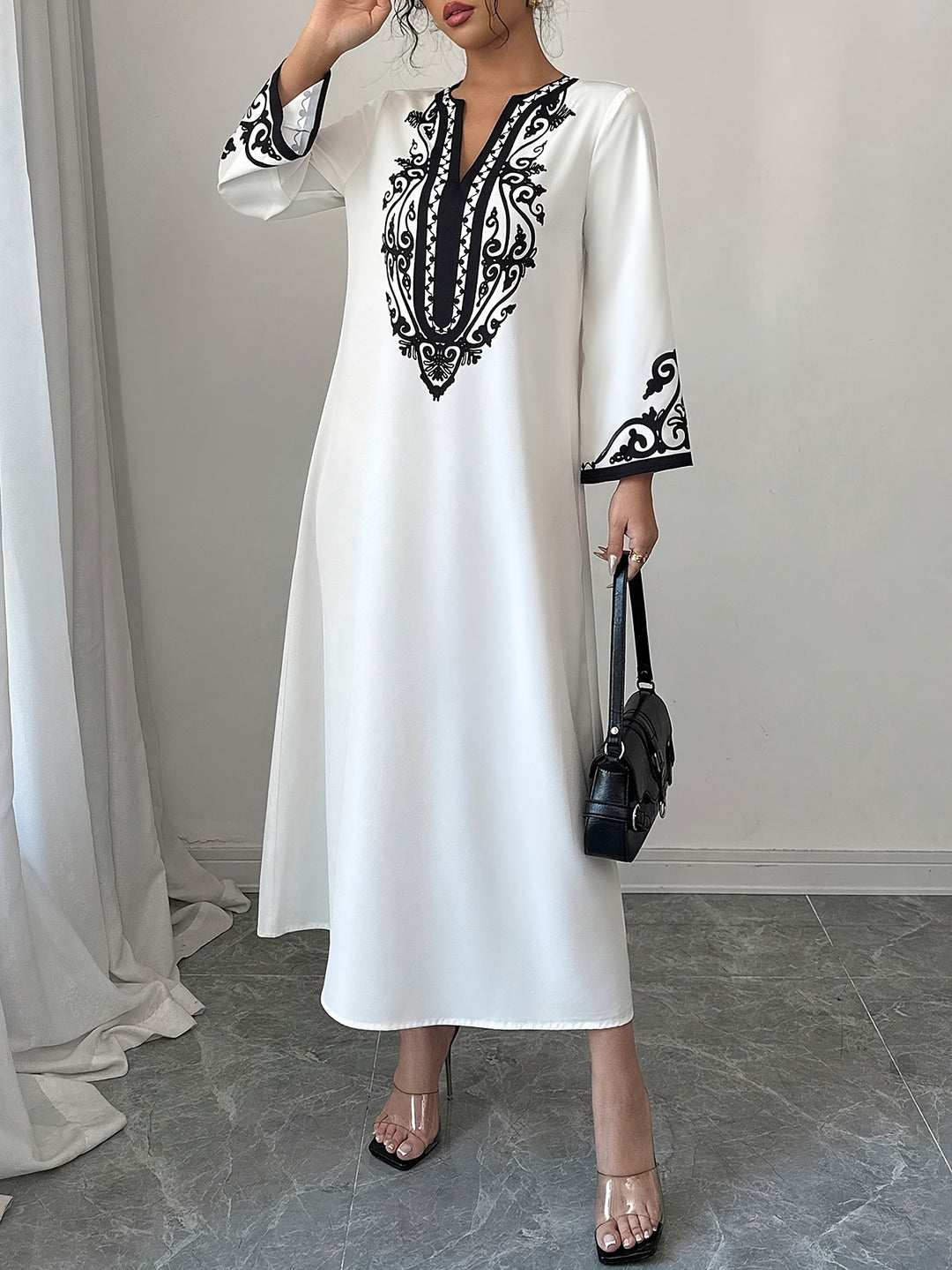 Femme broderet Maxikjole med elegante detaljer Stilla
