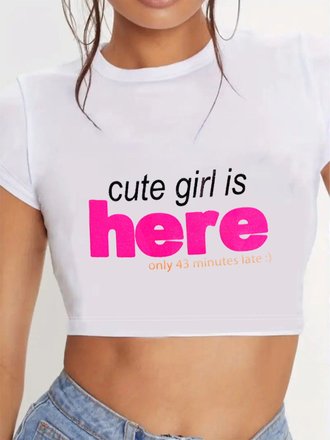 Dame Crop-T-Shirt med iøjnefaldende statement-print Skovae 1777452337