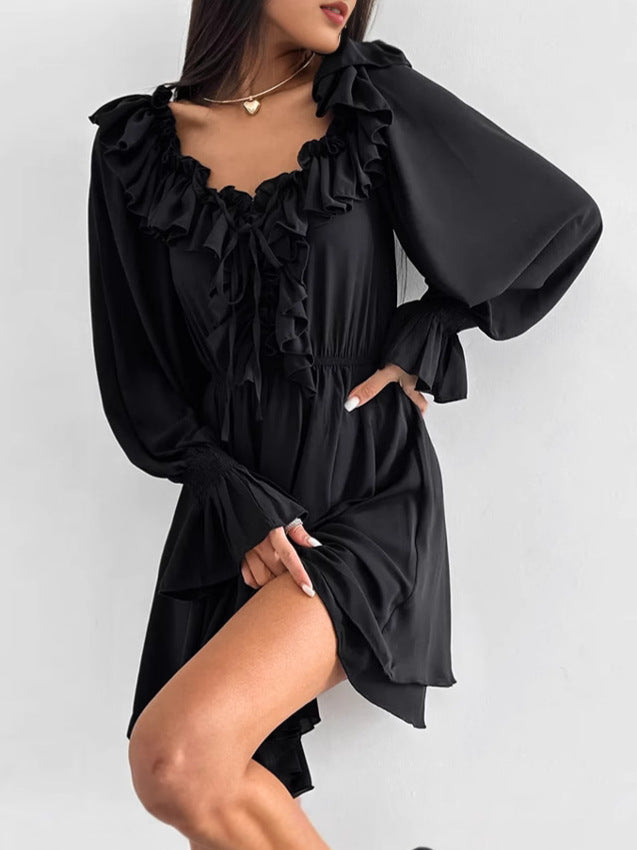 Damekjole med rynker og off-shoulder design Stilla