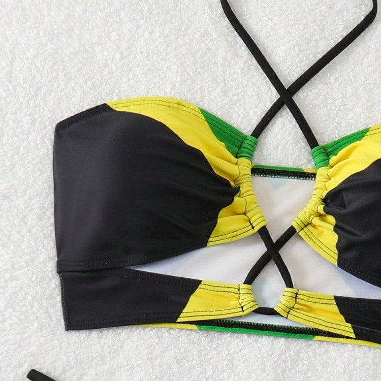 Dame bikini med trendy krydset top og høj benudskæring Skovae