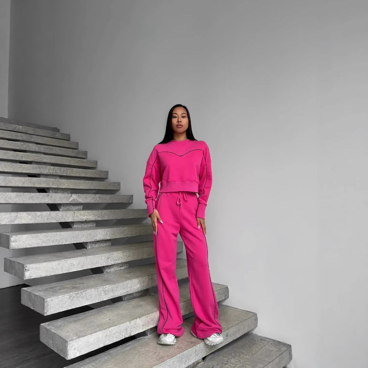 Dame sporty lounge sæt med en løs pasform og sidelister
