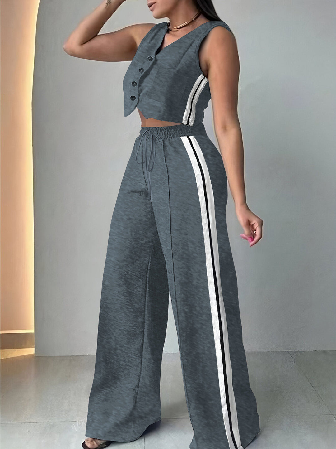 Dame afslappet to-delt sæt med cropped-top og løst skårne bukser Stilla