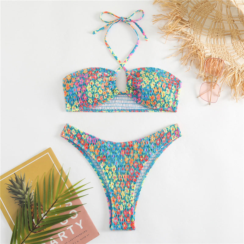 Dame bandeau-bikini med legende indpakningsdetalje og farverigt design Skovae