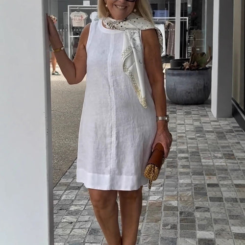 Dame sommerkjole med elegant silhuet og rund halsudskæring Stilla