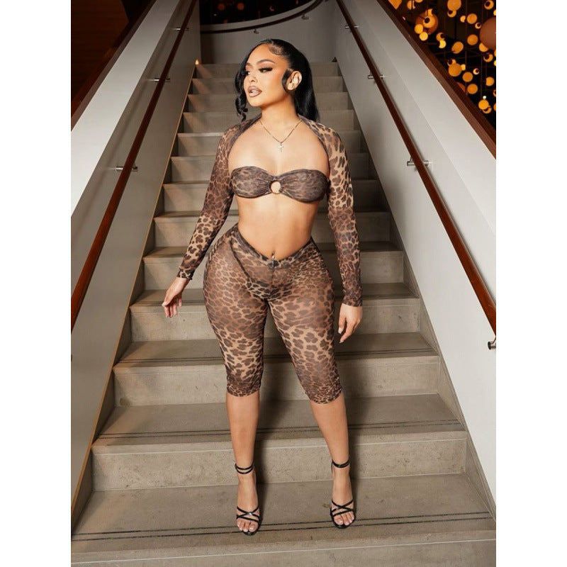 Damen Set mit tierischem Druck und modernen Cut-Out-Details Skovae