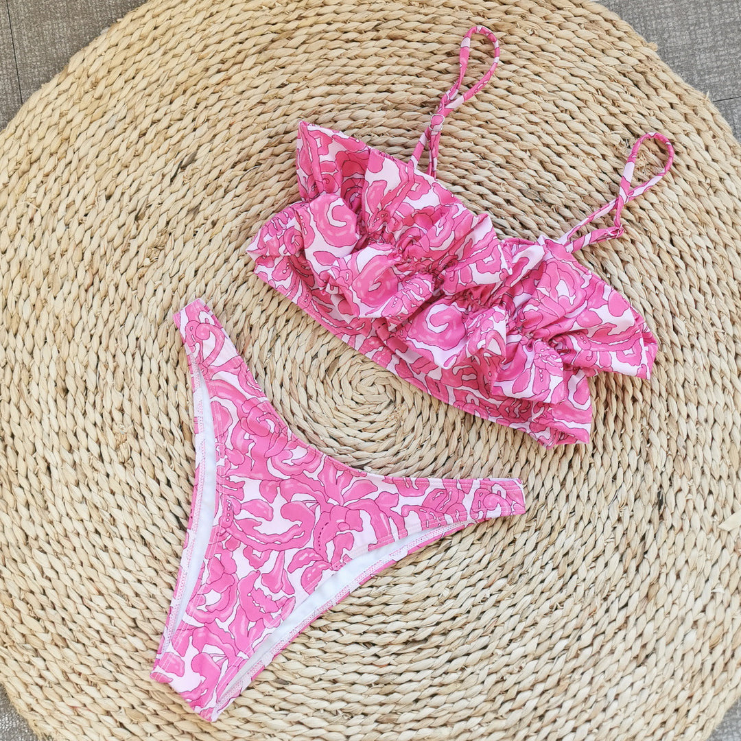 Dame bikini sæt med feminine flæsedetaljer og blomstermønster Stilla
