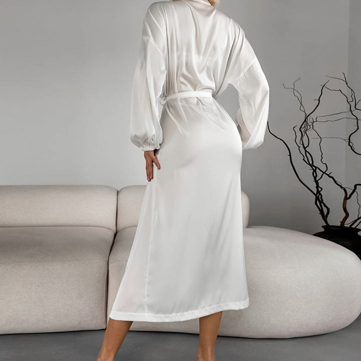 Dame Satin-morgenkåbe med elegante pufærmer og taljerbart bælte Stilla