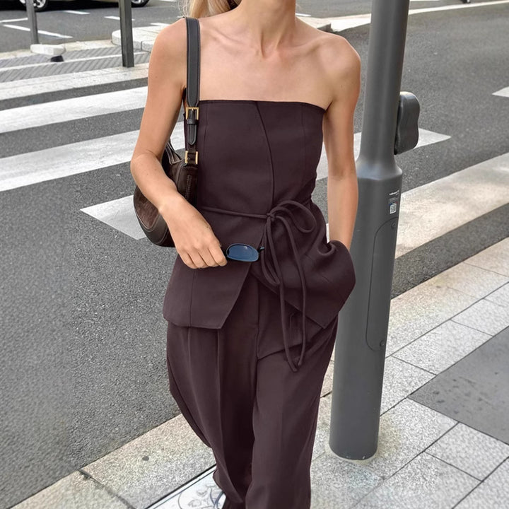 Dame To-delt Jumpsuit med tætsiddende shorts og elegant overdel Stilla