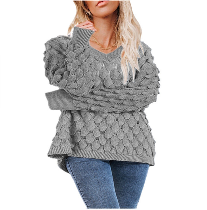Kvinders chunky strikket sweater med skulpturel bølgemønster og V-hals Stilla
