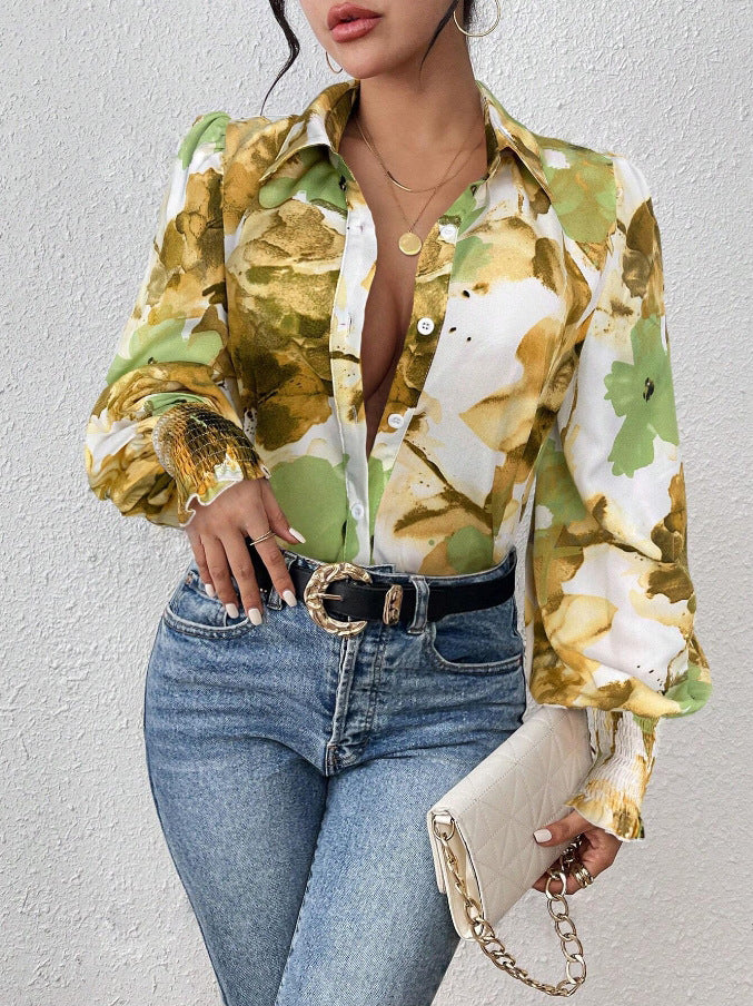 Dame elegant bluse med farverigt floralt design og afslappede puffærmer Stilla