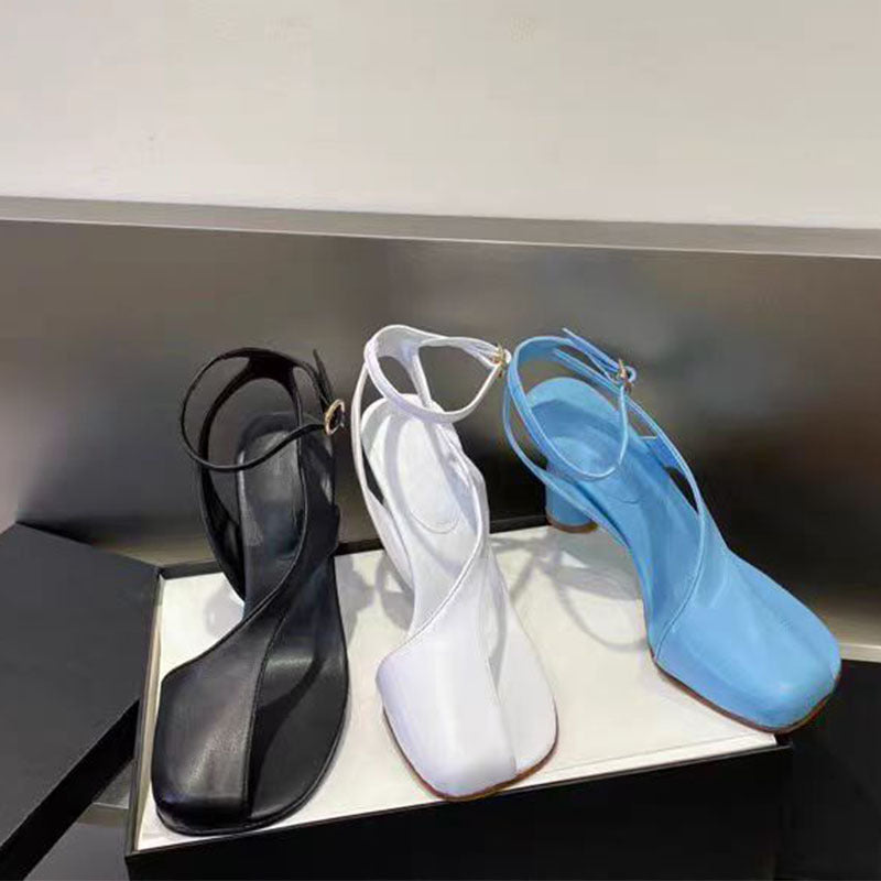 Femme Open-Toe Hæl Sandaler med unikt skulpturelt hældesign Stilla