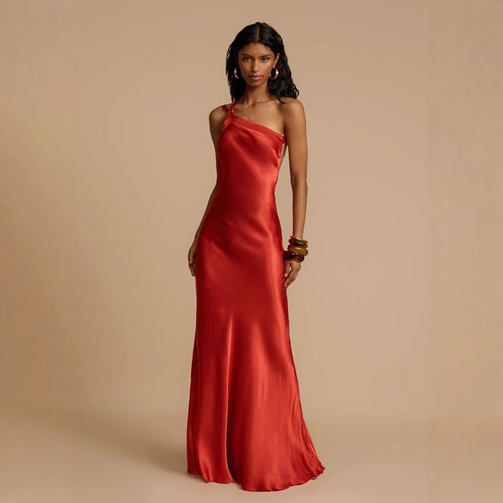 Dame Elegant One-Shoulder Maxikjole i silkeagtigt, skinnende materiale Stiila