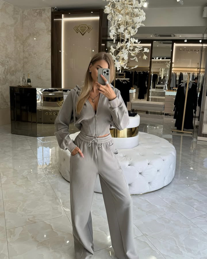Dame Sports Suit Chic & Stylish