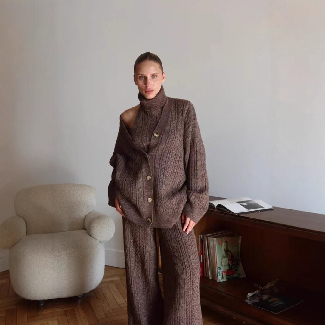 Damernes strikkede loungewear sæt med loose fit og hyggelige detaljer Stilla