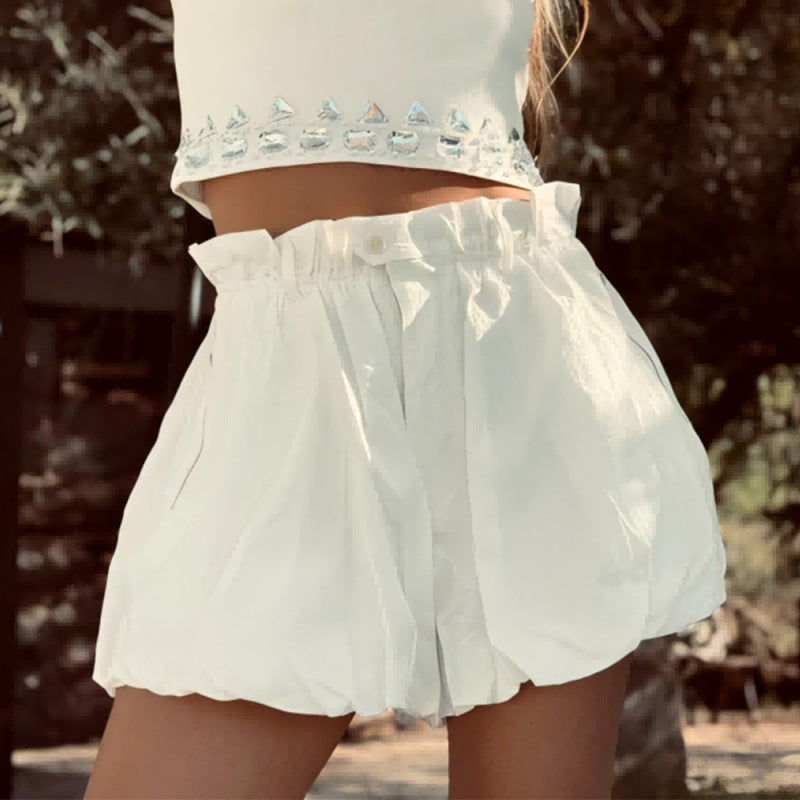 Damen modische Shorts mit elastischem Bund und dekorativem Rüschensaum Skovae