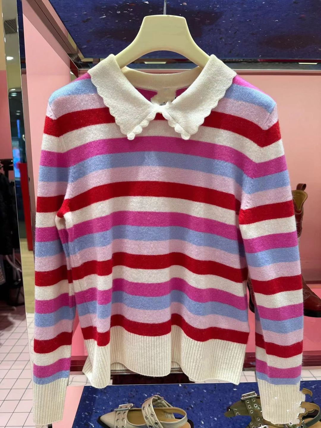 Dame strikpullover med kontraststriber og elegant krave Stilla