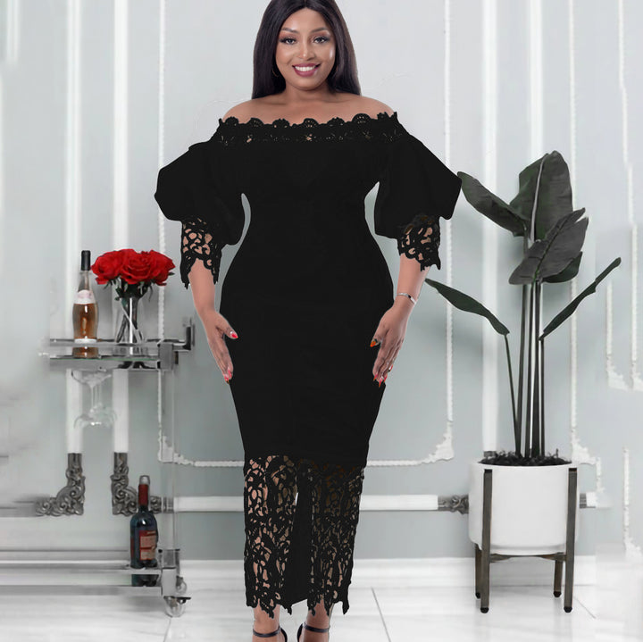Dame figurtilpasset kjole med Off-Shoulder design og blonde ved kanten Stilla