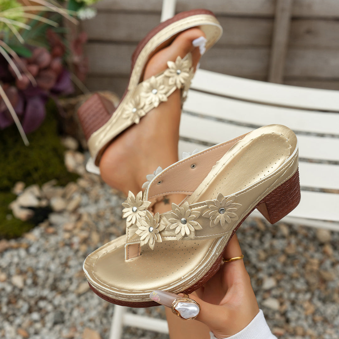 Dame Trendy Tåsteg-Sandaler med blomstret design og komfortabel hælhøjde Stilla