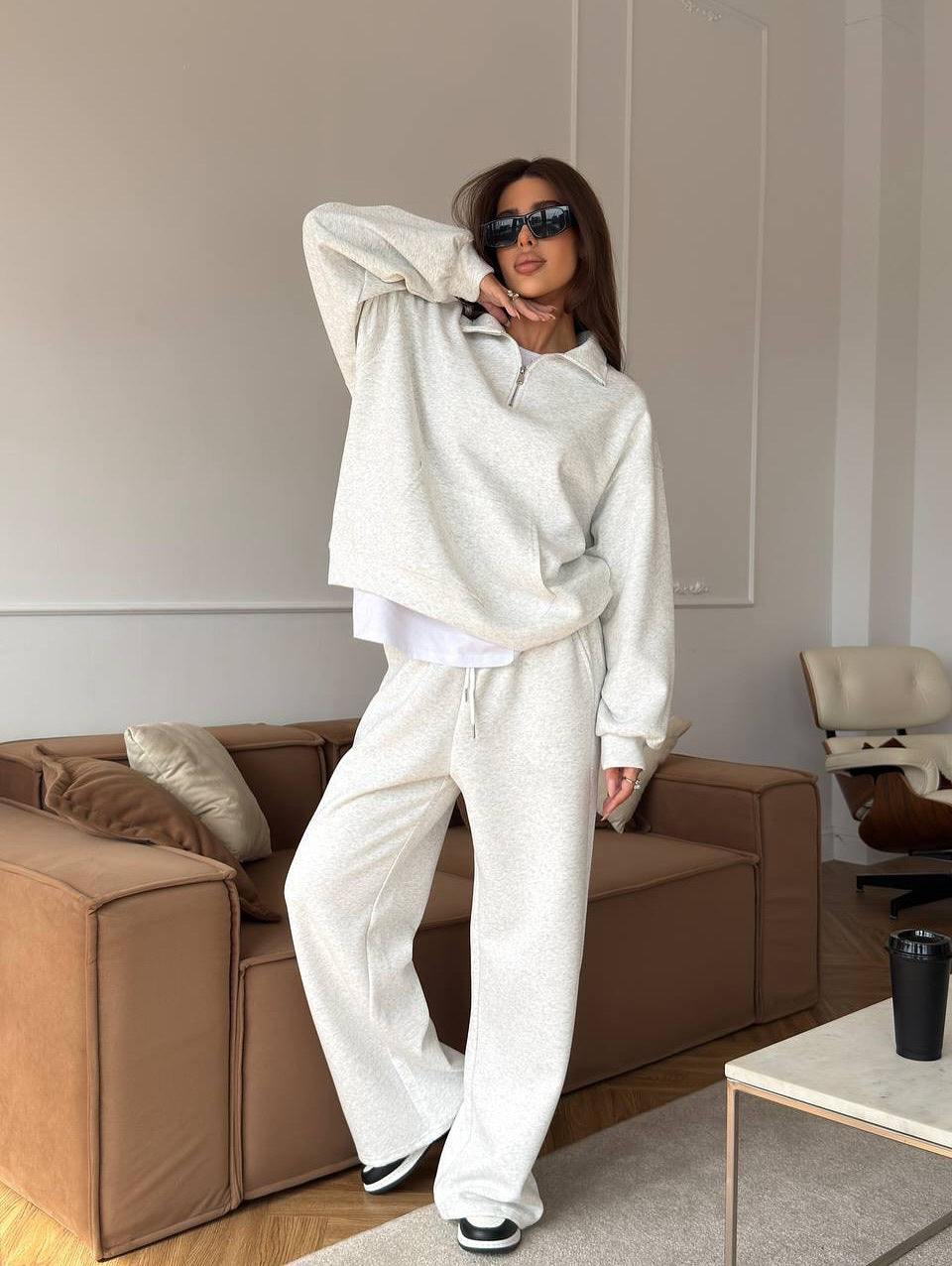 Kvinders sporty pullover med halvlukning og brede bukser Skovae