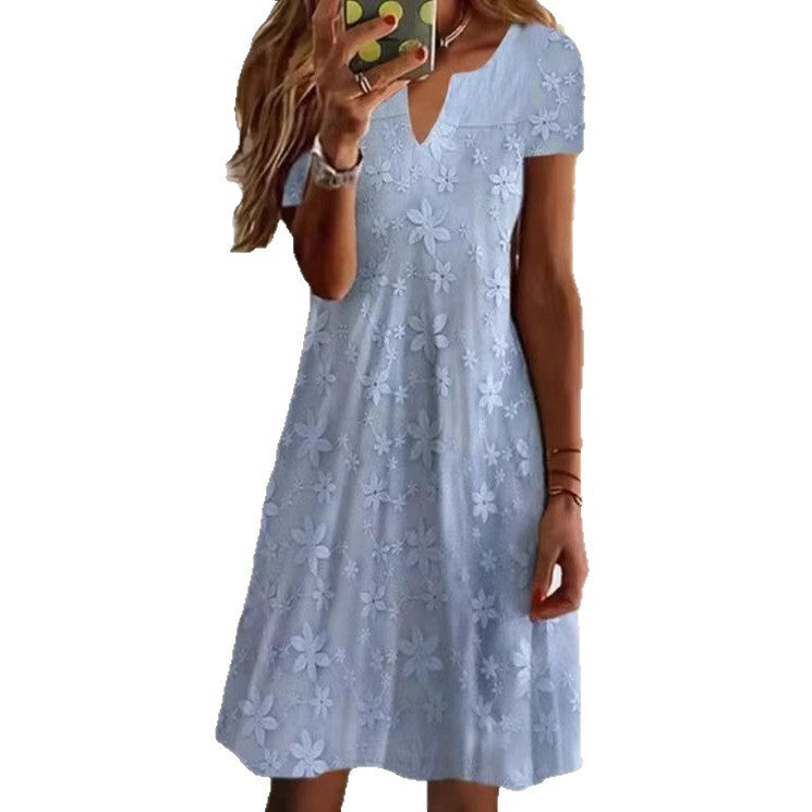 Damer knælang A-linje dress i bomuldsblanding med broderet overlay, korte ærmer og V-udskæring Skovae