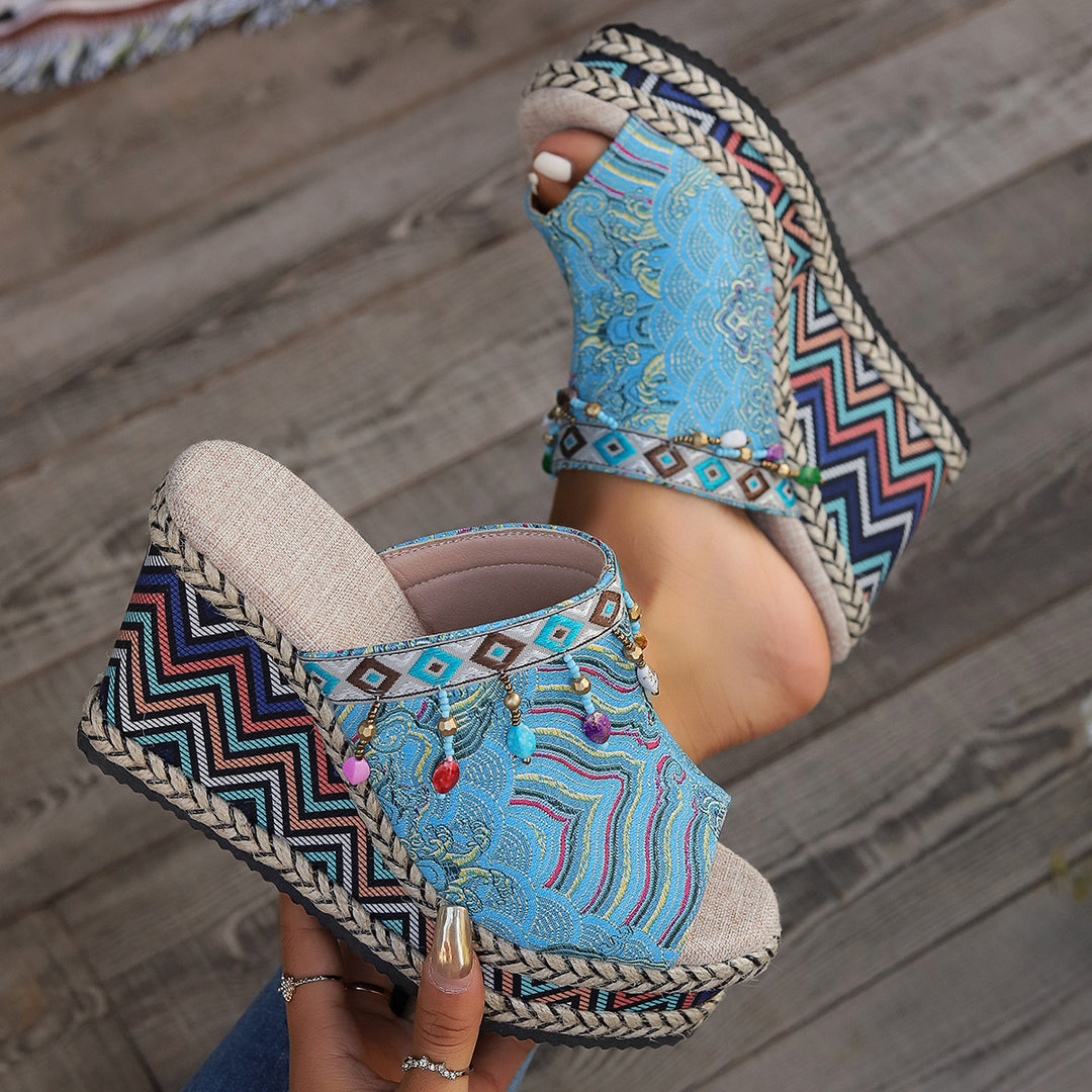 Dame Wedge-sandaler med farverigt etno-design og glitrende accenter Stilla