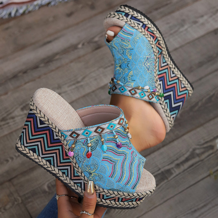 Dame Wedge-sandaler med farverigt etno-design og glitrende accenter Stilla