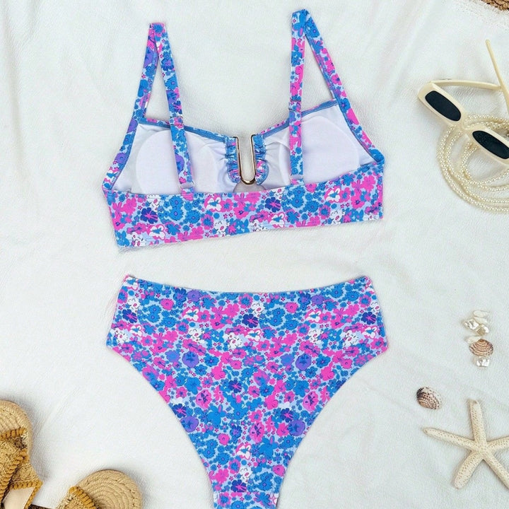 Dame Sporty bikini med blomsterdesign og metalaccenter Skovae