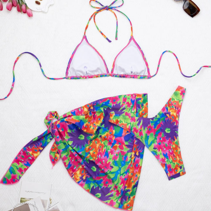 Dame bikini-sæt med farverig blomsterprint og afslappet indpakket nederdel Stilla