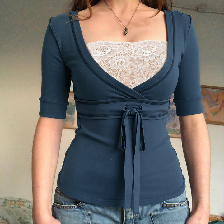 Dame vikler top med raffineret front snøring og elegante ærmeafslutninger Skovae